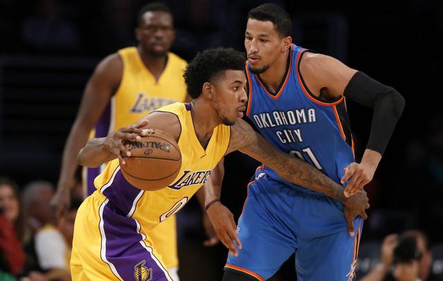 媒体人：李贤重几乎以一己之力摧毁中国男篮的外线防守（媒体人称：李贤重几乎凭一己之力击穿中国男篮外线防线）