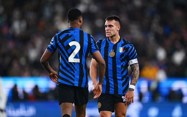 池忠国迎国安生涯200场里程碑，赛前热身获赠纪念球衣（赛前热身获赠纪念球衣，池忠国迎来国安生涯第200场里程碑）