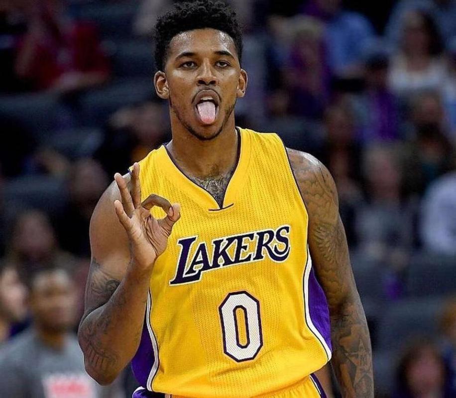 巴媒：奥斯卡此前并无严重心脏问题病史，医生正调查异常原因（巴西媒体：奥斯卡此前无重大心脏病史，医生正调查异常成因）