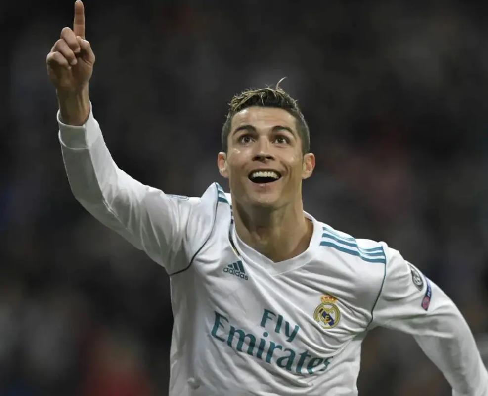 里弗斯：字母哥不会随队前往底特律，格林明天接受MRI检查